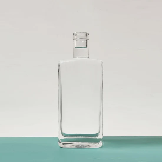 Bouteille en verre rectangulaire carrée en gros 500 ml 700 ml de liqueur de whisky antique